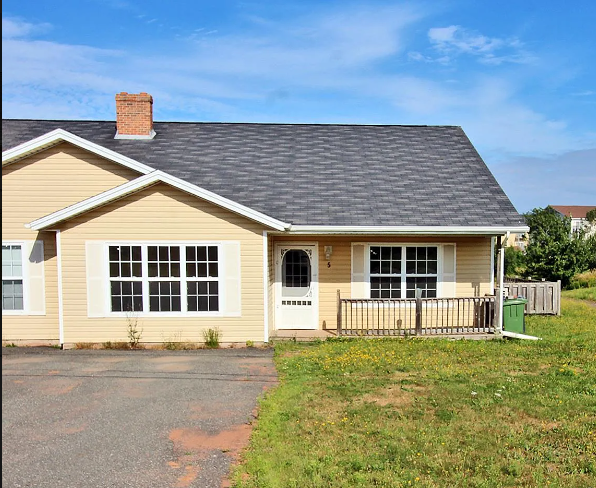 Well maintained 3 bedrooms and 2 full baths - Pet friendly Charlottetown - photo 1