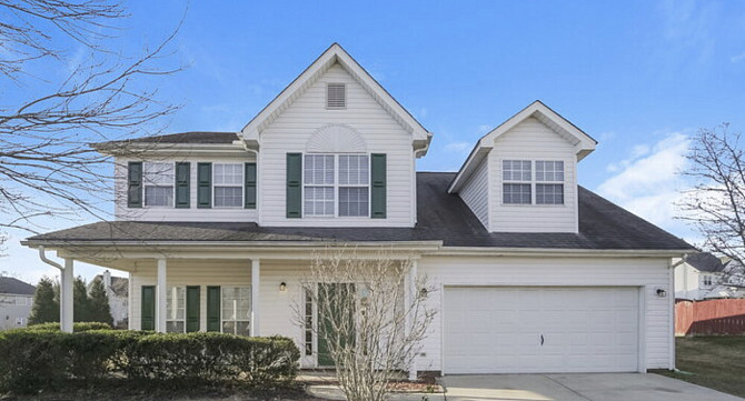 Family home is now available for rent in Charlotte immediately move in Charlotte - photo 1