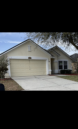 BEAUTIFUL SINGLE FAMILY HOME CLEAN & FRESH PAINT. Jacksonville - photo 1
