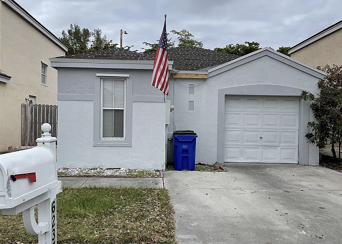 2beds 2baths 1,120sqft West Palm Beach - photo 1