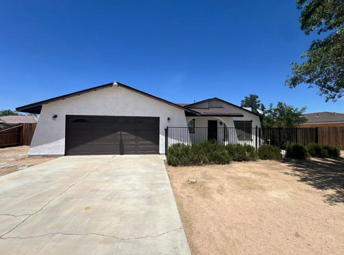 Beautiful upgrade home Bayside - photo 1