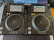 2 x Pioneer CDJ 2000NXS2 with flight case from Denver