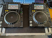 2 x Pioneer CDJ 2000NXS2 with flight case from Denver