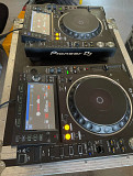 2 x Pioneer CDJ 2000NXS2 with flight case from Denver