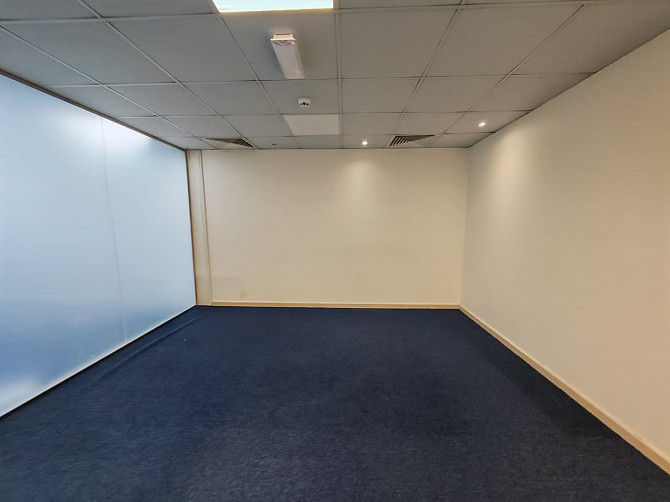 2,000 Sqft Office Near Al Garhoud Metro | AED 200,000 Dubai - photo 1