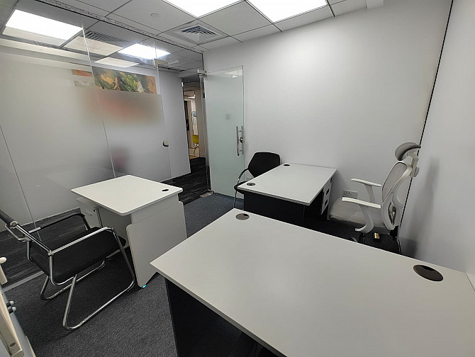 120 Sq. Ft. office in a well-equipped business center Dubai - photo 1