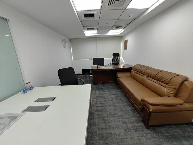 Premium 270 Sq. Ft. Office Space for Rent in Dubai Dubai - photo 1